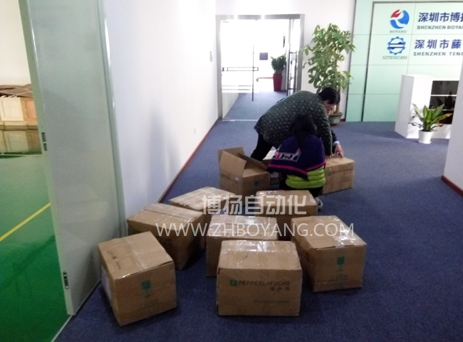 大量GL5-T/28A/115倍加福槽型開關(guān)及光電開關(guān)到貨！